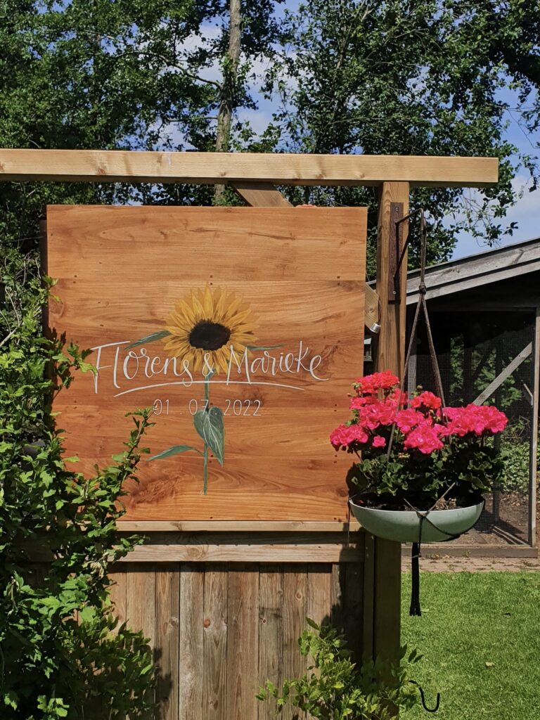 Houten welkomstbord zonnebloem