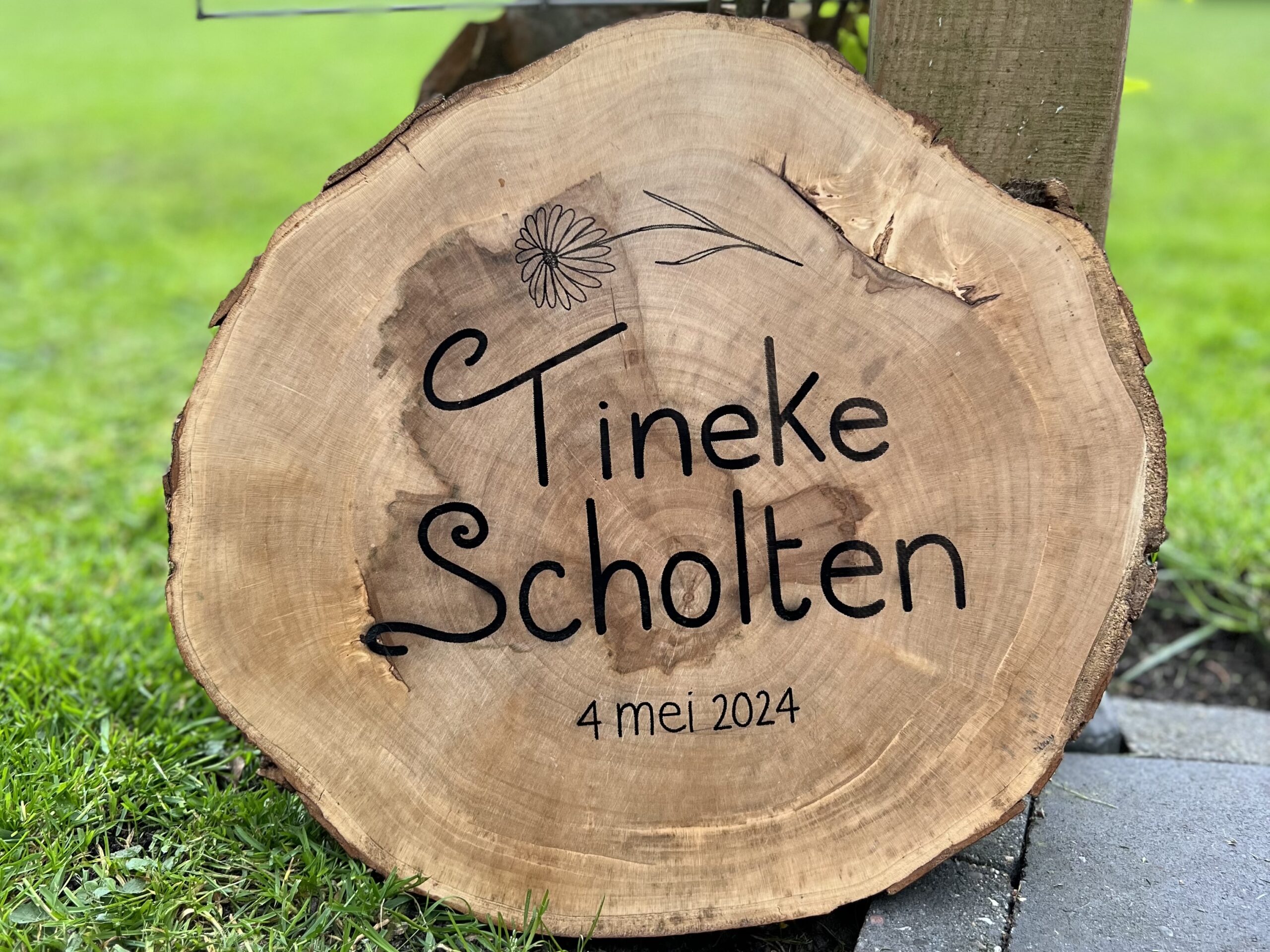 Grafmonument maken boomstam